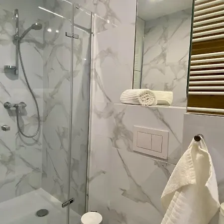 Enes Legnicka Street A Apartamento