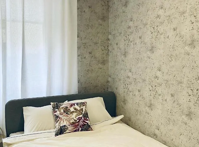 Enes Legnicka Street A